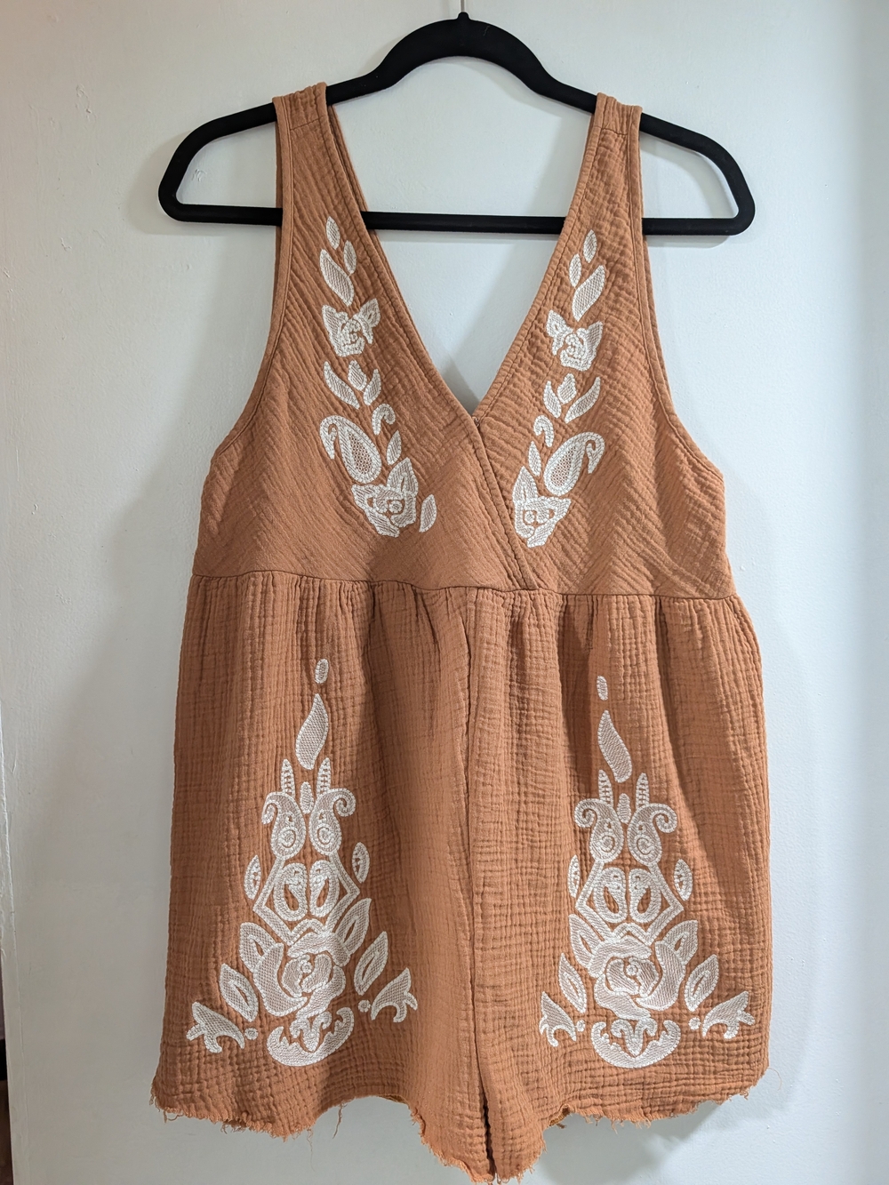 Cupshe Rust Orange Embroidered V-Neck Romper